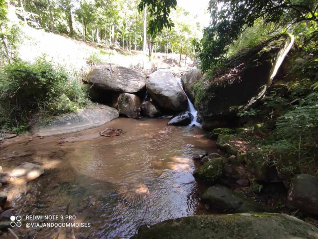 Imagem mostra Cachoeira do Macarrão em Coronel Fabriciano.