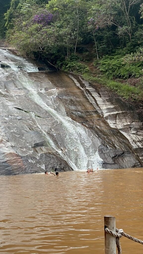 Imagem mostra Cachoeira do Paraíso, uma das belíssimas cachoeiras do Vale do Aço.