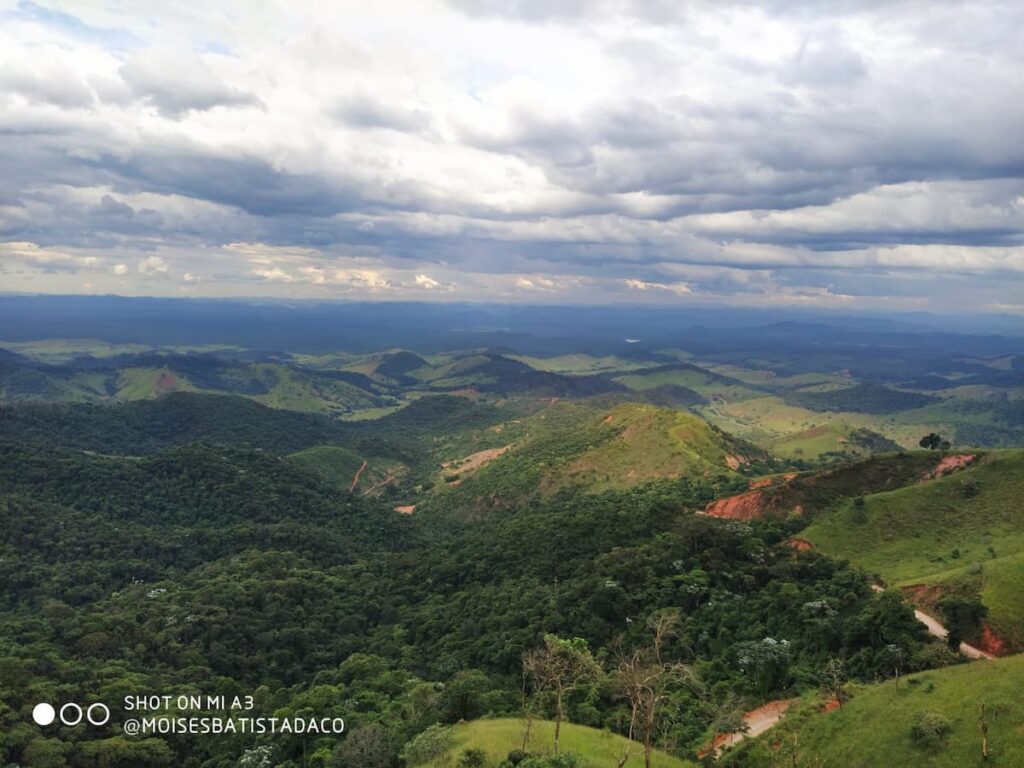 Imagem mostra o Mirante do Jacroá em Marliéria, um belo lugar para visitar ao se hospedar em um adas melhores pousadas do Vale do Aço.