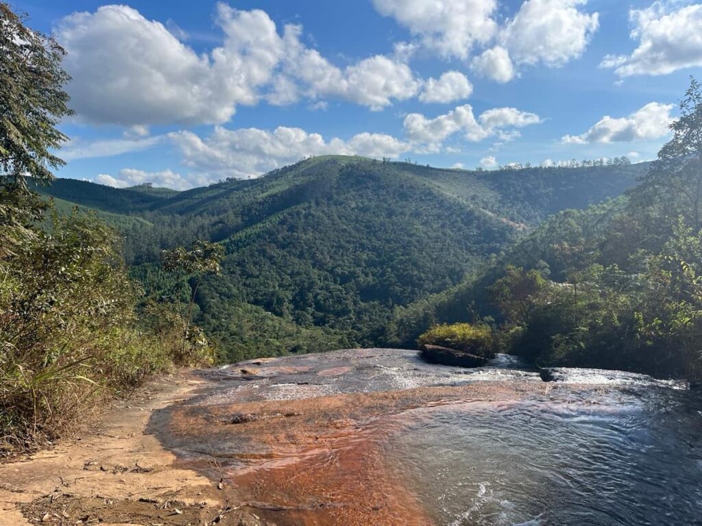 Imagem mostra o encantador Pocinho da Cachoeira da Limeira, um dos destinos para a prática de ecoturismo no Vale do Aço.