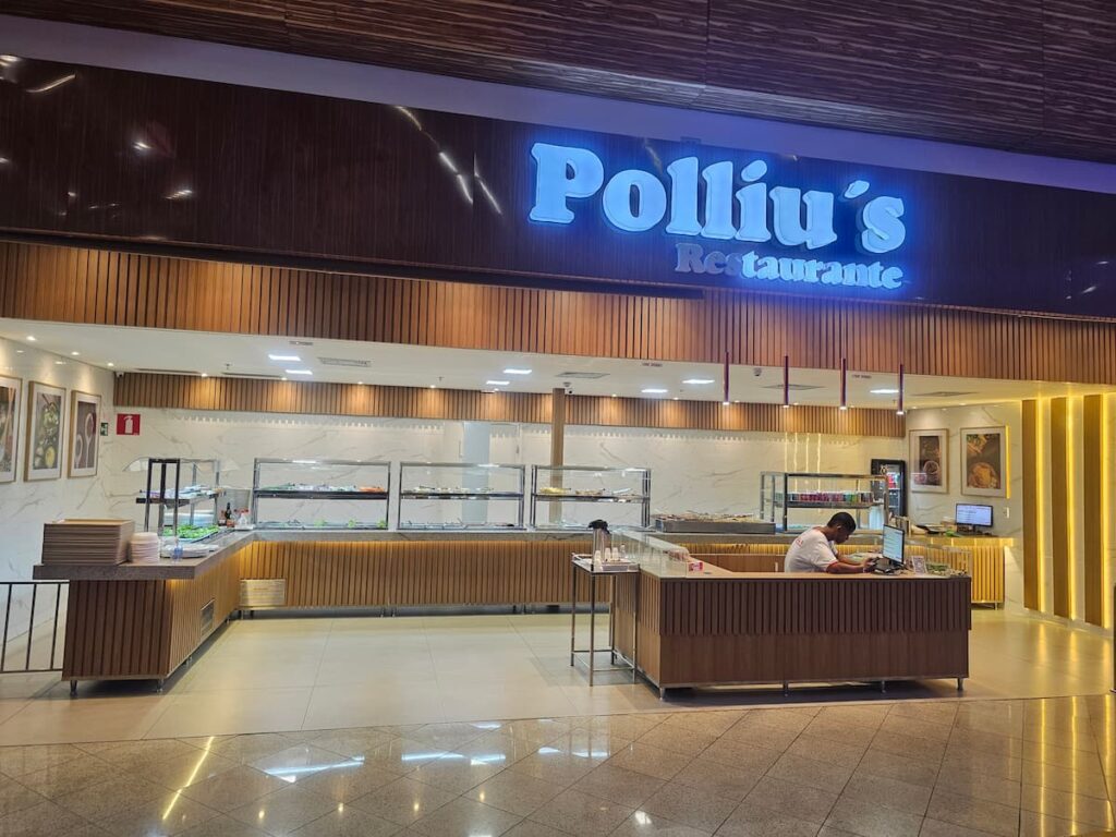 Imagem mostra ambiente aconchegante no Polliu's Restaurante, um dos melhores restaurantes do Vale do Aço.