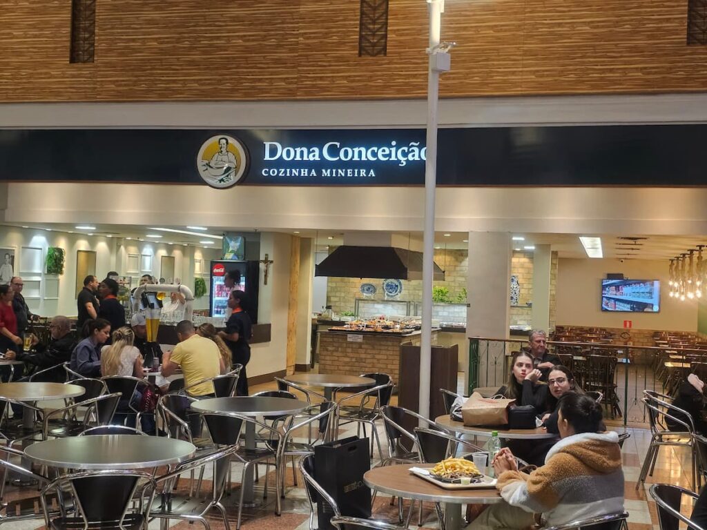 Imagem mostra Restaurante Dona Conceição no Shopping do Vale.